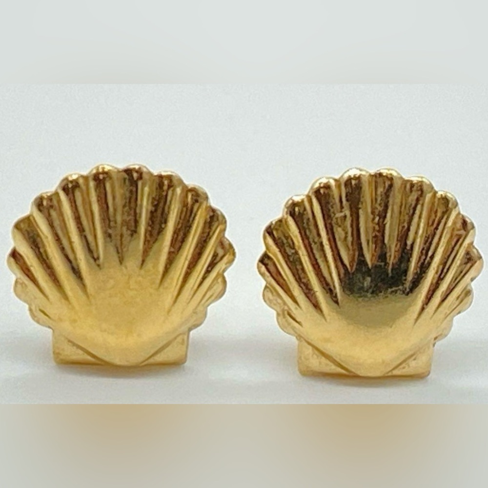 14k solid yellow gold dainty seashell stud earrings vintage